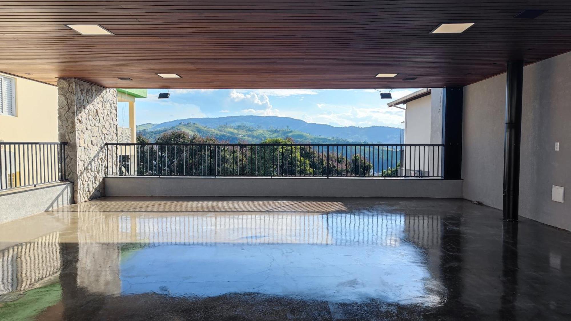 Lake's House